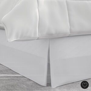 BRAND NEW Queen Tailored Bedskirt White// Magic Skirt// 15" Drop